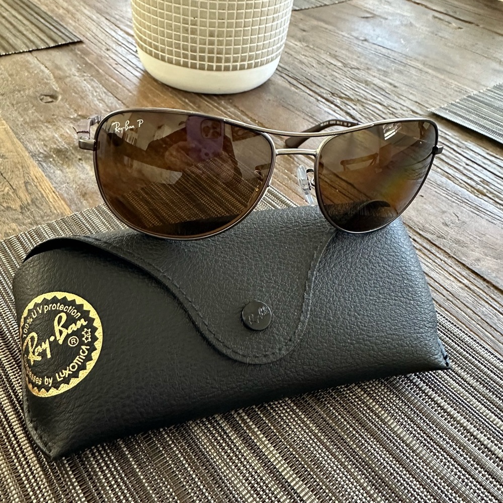 Ray- Ban 59mm Polorized  Aviator sunglasses